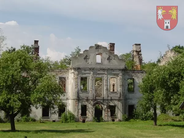 ruiny pałacu we Włodowicach